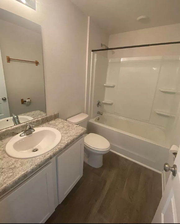 5544 Mars Hill Photo-bathroom1